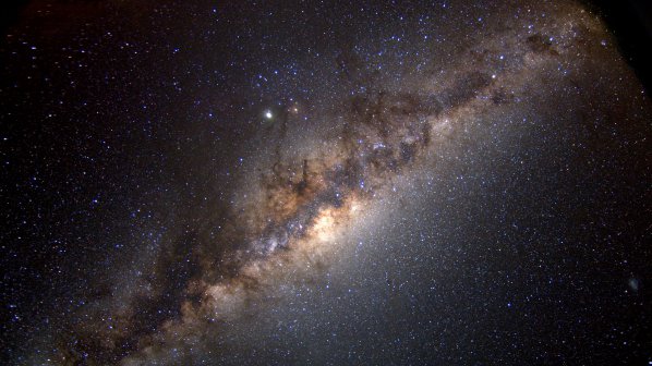 Астрономи откриха два двойника на Млечния път