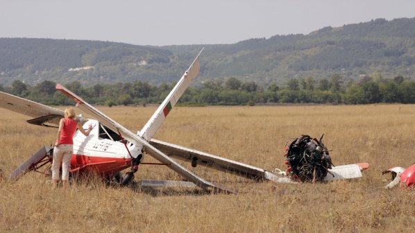 Самолет падна на шуменското летище
