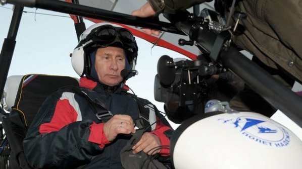Владимир Путин поведе жерави с мотоделтаплан (снимки+видео)