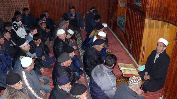 Циганите от Пазарджик призовават: Приемете исляма, той спасява