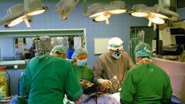 Лекари извадиха 2 - килограмово кълбо от косми от корема на индийка