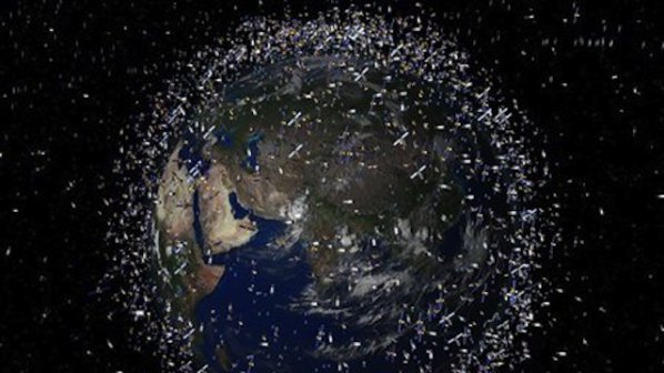Опасност от сблъсък с космически боклук за МКС няма