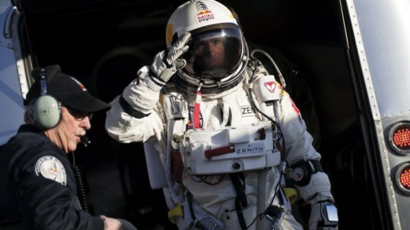 Феликс Баумгартнер скача от ръба на космоса СЕГА! Гледай на живо ТУК!!