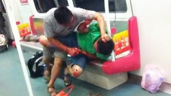 Канибализъм в китайско метро (видео 18+)