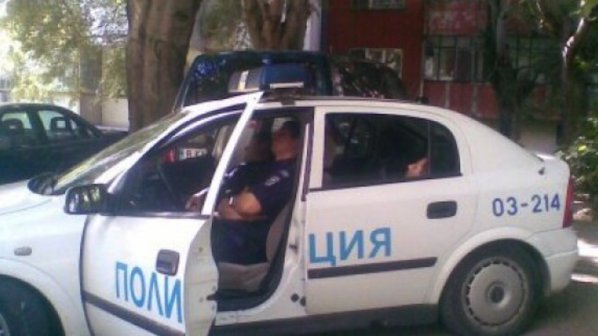 Варненецът, щракнал спящите полицаи, ще съди говорителката на местното МВР