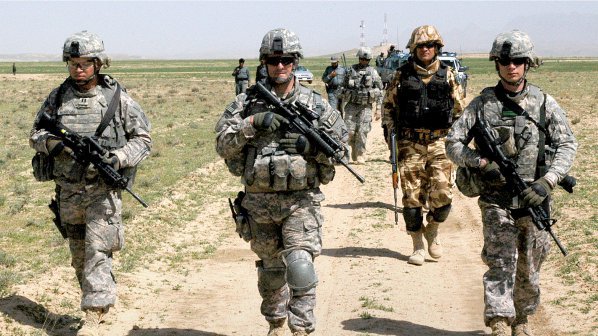 Афганистански полицай уби двама НАТО -вци