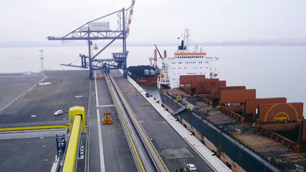 Пристанището във Варна е затворено заради силен вятър