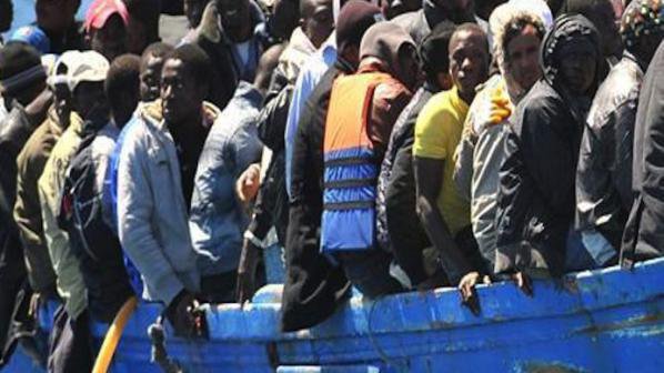 Заловиха нелегални имигранти в лодка край бреговете на Италия