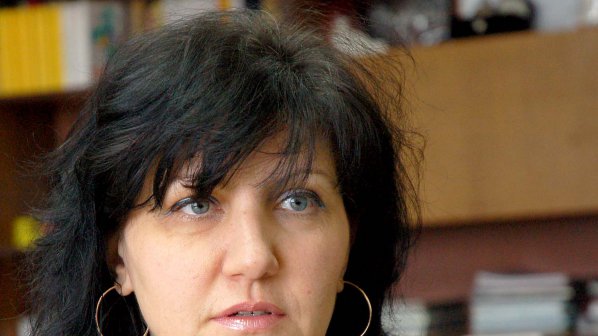 Цвета Караянчева: Аз се срещам с хората от моя район