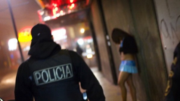 Задържаните полицаи изнудвали наркомани и проститутки
