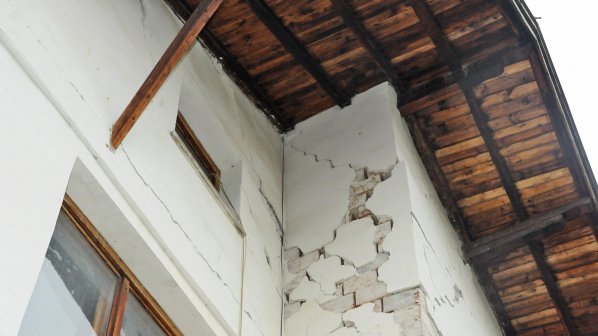 Откриха слабости в укрепването на сградите в Перник