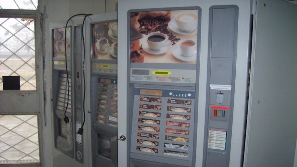 Разбиха кафе-автомат в центъра на Русе