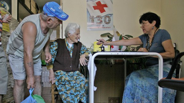 Раздават храни на социално слаби в Белоградчик