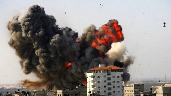 Сграда на полицията в Газа е унищожена след израелски удар