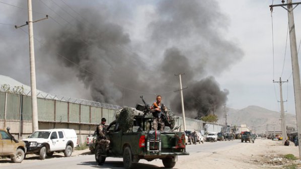 Талибани атакуваха летището в Джелалабад