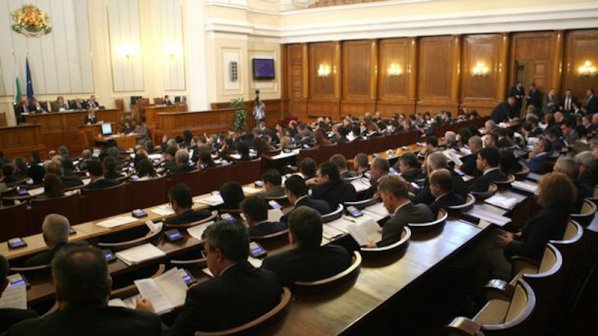 Парламентът с извънредно заседание на 18 декември
