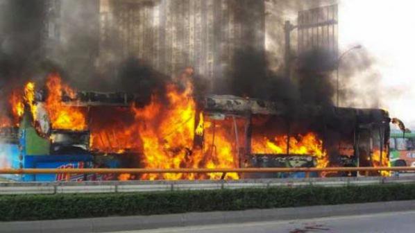 Автобус се взриви в Китай, седем загинаха