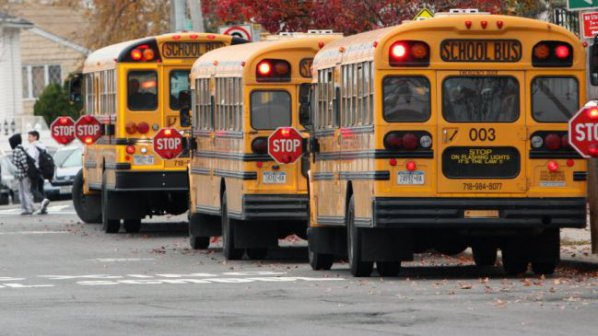 Шофьорите на училищни автобуси в Ню Йорк обявиха стачка