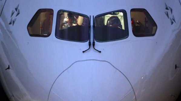 Спират доставките на Боинг 787