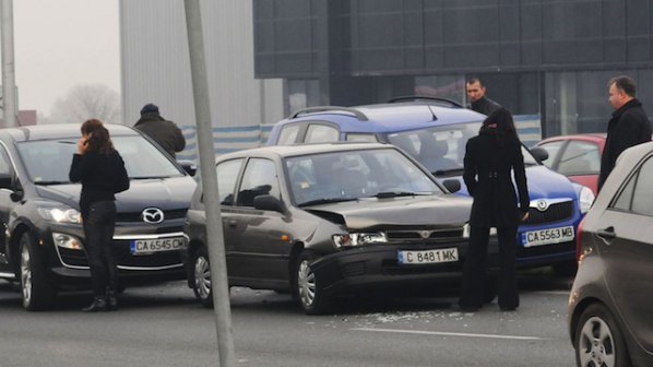 Шест коли се нанизаха на Цариградско шосе в София