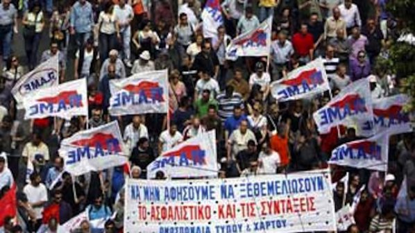 Гърци прекратиха стачка и ще работят с по-ниски заплати