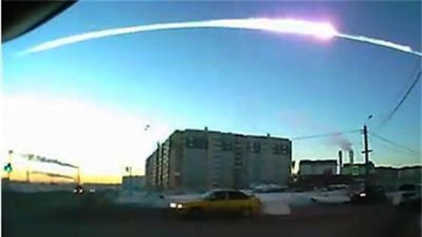 Руснаците се шегуват с падналия метеорит (видео)
