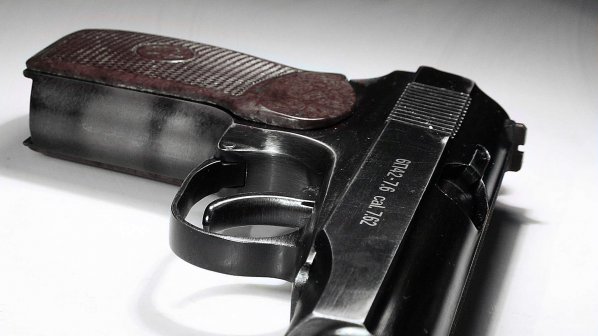 13-годишно момче се застреля с револвер