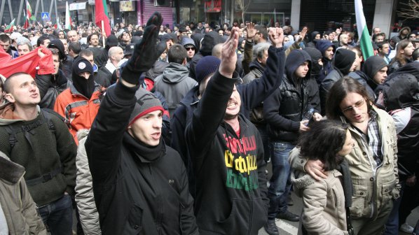 200 души на протест в Перник
