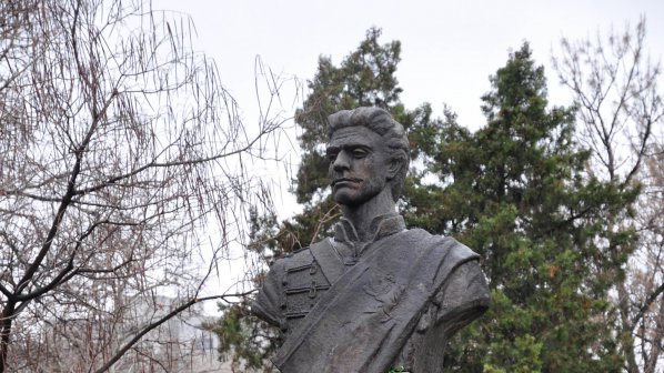 Безпрецедентни мерки за сигурност около паметника Васил Левски