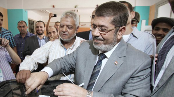 Египетската опозиция иска да прати Морси в Космоса