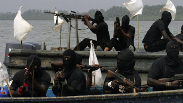 Нигерийски пирати отвлякоха екипаж на малайзийски кораб