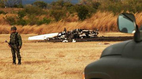 Военен самолет се разби в Мексико