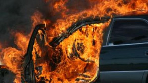 Изгоряха две коли в Перник