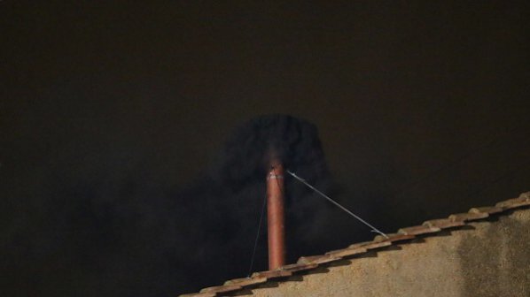 Черен дим се стеле над Рим