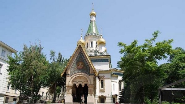 Москва си прибра свещеника, изгонен от България