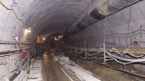 17 миньори са блокирани под земята в мина в Полша