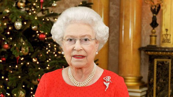 Британската кралица излезе из Лондон след седмица отсъствие