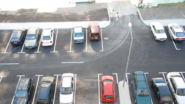 Строят паркинг за 100 коли на мястото на незаконни гаражи в Бургас