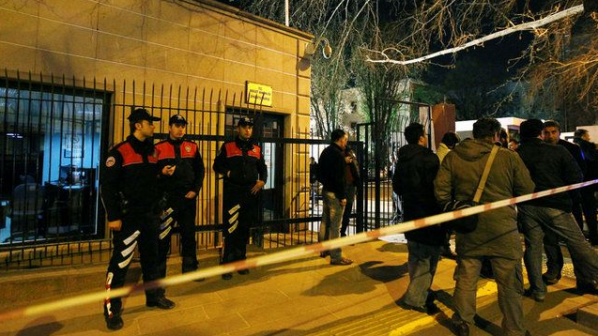 Взривове избухнаха пред МВнР и офис на управляващата партия в Анкара