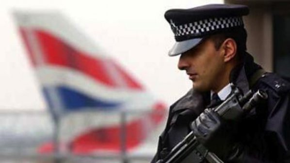 Английски полицаи учат цигански