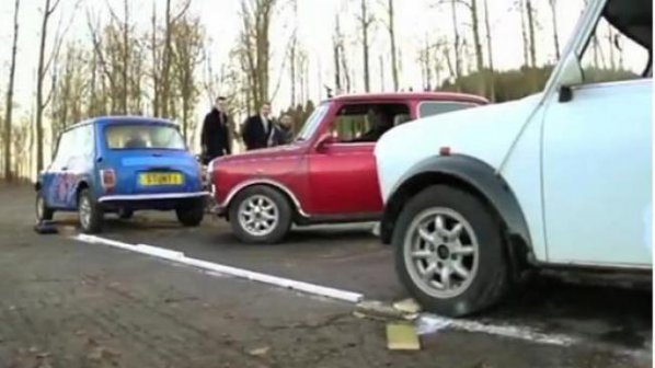 Поставиха нов световен рекорд за успоредно паркиране (видео)