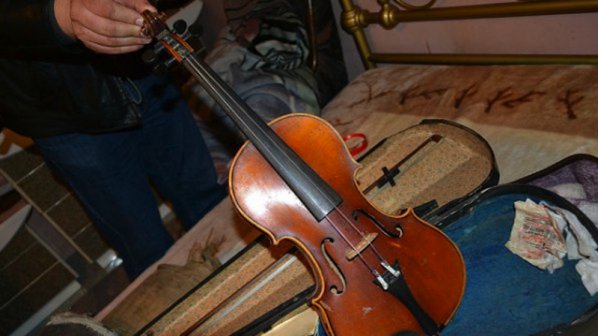 Тийнейджърка опита да продаде цигулка &quot;Страдивариус&quot; онлайн