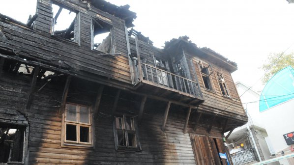 Мистерия с труп на жена в подпалената от Харакирито къща