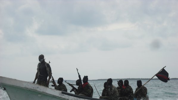 Пирати издавиха 16 рибари край Бангладеш