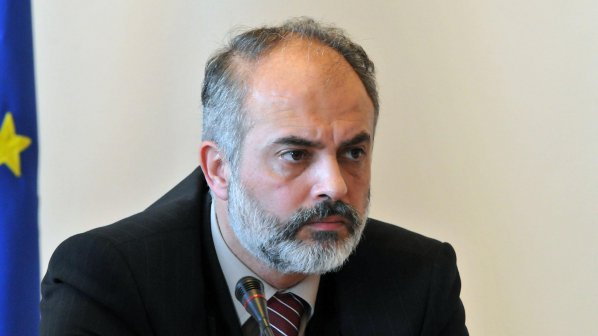 Спрягат Тотю Младенов отново за социален министър