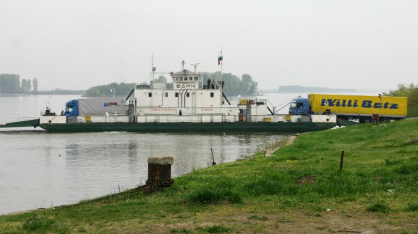 Фериботът Свищов - Зимнич ще работи 24 часа без прекъсване