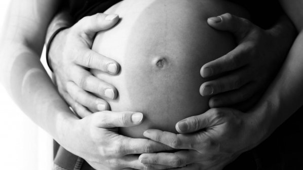 Първата жена в света с присадена матка е бременна