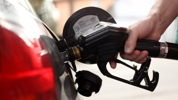Цената на бензина рязко падна