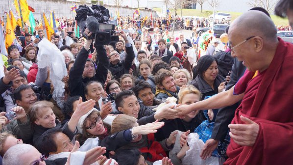 Далай Лама привлече около 16 000 души в Швейцария