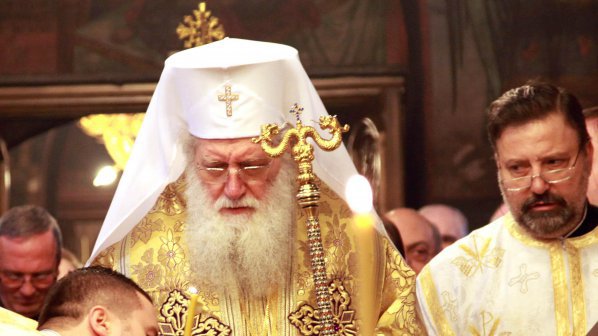 Патриарх Неофит отслужи в Русе вечерно богослужение